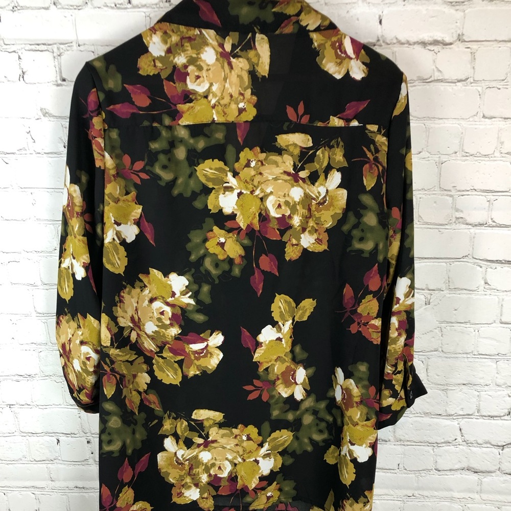 *3 for $30* Floral blouse with droop sides-1X - Picture 6 of 6